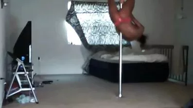 បាញ់និងជាមួយនៅក្នុង pussy របស់ក្មេងស្រីតិចតួច