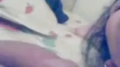 បុរស Horny និង fucked ដោយក្មេងស្រីម្នាក់ដែលធ្វើខុសច្បាប់ដែលមានភ្នែកតូចចង្អៀត