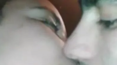 ការលោភលន់ pecc មនុស្សមានបាប fucks ស្ត្រីម្នាក់នៅក្នុងសត្វលាមួយ