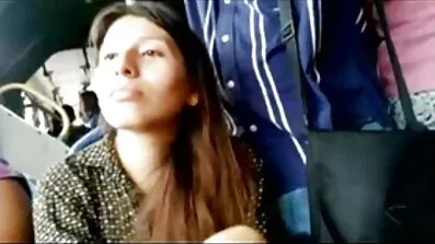 Chick ការលំបាកនៅក្នុងស្រោមជើង fucked ជាការផ្តន្ទាទោស