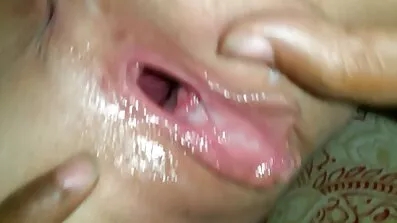 ផ្អៀងមានភាពសក្ដិសម dude ទំហំ fucking pussy មានរោម