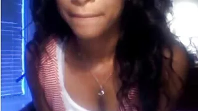 Fucked ដោយក្មេងស្រីពីរនាក់ជាមួយនឹងសក់មាន់ផ្កាឈូក
