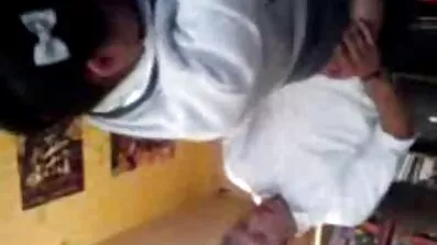 Skank Cumshot ជប៉ុនបានភ្នែកតឹងនៅក្នុងជាមួយនឹងមាត់