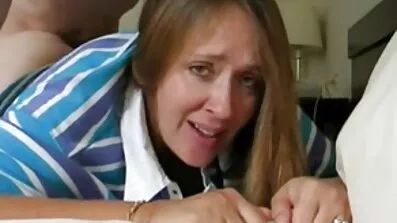 Chick បានផ្តល់នូវការរួមភេទ blowjob និង closeup សម្រាប់ cobo