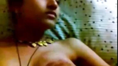 ម៉ាស្សានិងអតិថិជន fucked នៅលើពូកខ្យល់