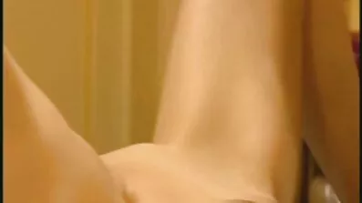 លោក Dick បុរសម្នាក់ fucked យ៉ាងឆាប់រហ័សនៅក្នុងសត្វលាក្នុងផងដរមួយ