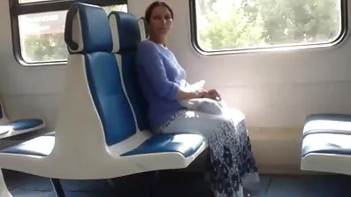 Sitter babitter វិសាមញ្ញ fucked នៅក្នុងលាដោយបុរសម្នាក់