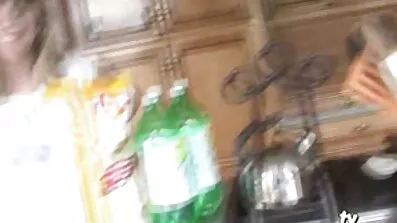 ក្មេងស្រី fucks មិត្តរួមធំនៅលើ ATV
