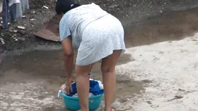 ក្មេងស្រី Busty សម្រេចកាមដោយខ្លួនយ៉ាងសកម្ម