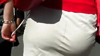 ឧបករណ៍បញ្ចូលរបស់គាត់ fucked ស្រីស្អាត