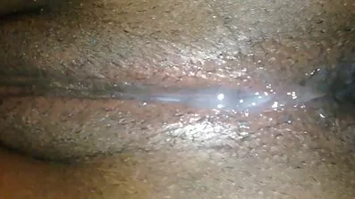 អង្កាញ់ប៊ីប៊ី masturba