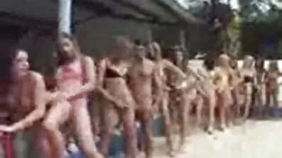 ផល្លុសបានទៅពី pussy ទៅរន្ធនិងរំភើបប្តីប្រពន្ធនេះ