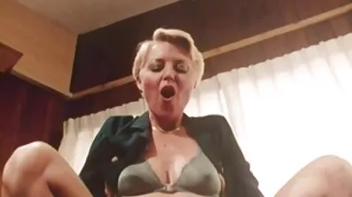 Tatsats ឃោរឃៅ chick បាន fucked ទាំងបី
