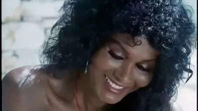 Lovelace fucking pussy មានរោមរបស់ក្មេងស្រីដ៏ស្រស់ស្អាតស្ដើង
