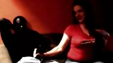 ក្មេងស្រីដ៏ស្រស់ស្អាត fucked នៅក្នុង pussy មានរោម
