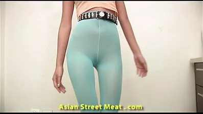 តុក្កតាសក់ខ្មៅងងឹត preso