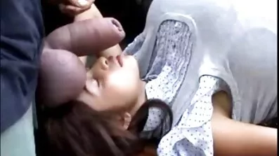 Fucks Libertine នៅលើកំរាលឥដ្ឋក្នុងលារបស់ប៍នដ៏គួរឱ្យទាក់ទាញនេះ