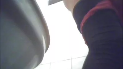 ស្ត្រីម្នាក់ Busty fucked ដោយប្តីជាទីស្រឡាញ់