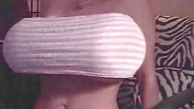 លិង្គតឹងបុរសម្នាក់ fucking chick បានផងដរ