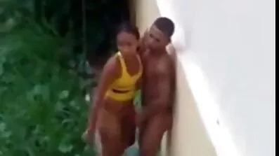 បុរសម្នាក់ផ្អៀងរហ័ស fucked ដោយអ្នកជិតខាង