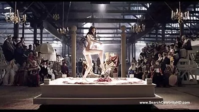 ក្មេងស្រី pussy សើមរបស់នាង masturbates នៅបង្អួច