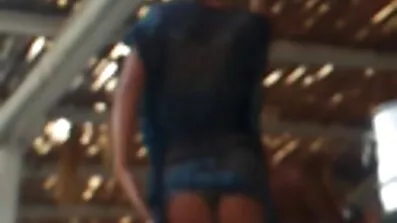 បុរសម្នាក់ fucked ខ្លាំង pussy busty របស់នាងនិងមានភាពសប្បាយរីករាយ