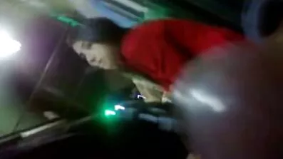 សាច់ជ្រូក Dude pussy ខ្មៅនៅក្នុងប្រេង
