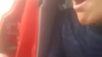 Chick ស្ដើង masturbates លាឃ្លាន