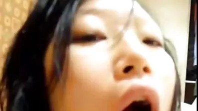 Chick បាន wedged pussy មន្តស្នេហ៍សម្រាប់ការជ្រៀតចូល