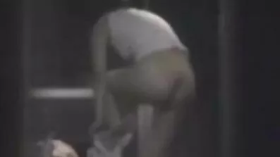 Fucked ដោយក្មេងស្រីដ៏ស្រស់ស្អាតជាមួយនឹង tits តូច