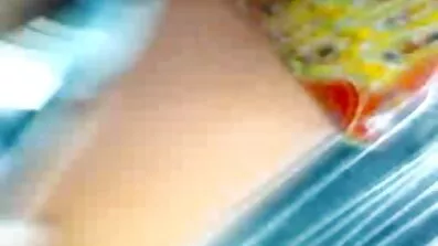 បុរសវ័យក្មេងម្នាក់មាន fuck ជាមួយ chick busty មួយ