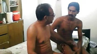 មានអារម្មណ៍ល្អណាស់ pussy មានរោមនៅលើជល់