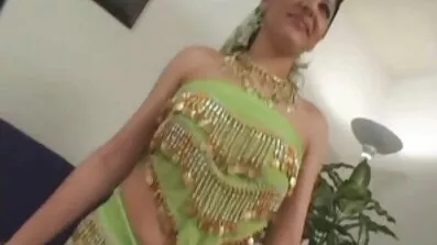 រោគស្ត្រី Horny kazashka Fucks ខាងស្ដាំនៅក្នុងការិយាល័យ